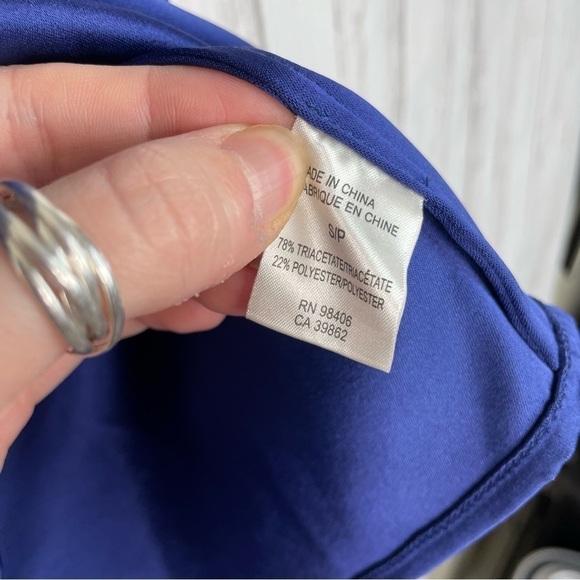 Theory silky blue top size small - Picture 3 of 4